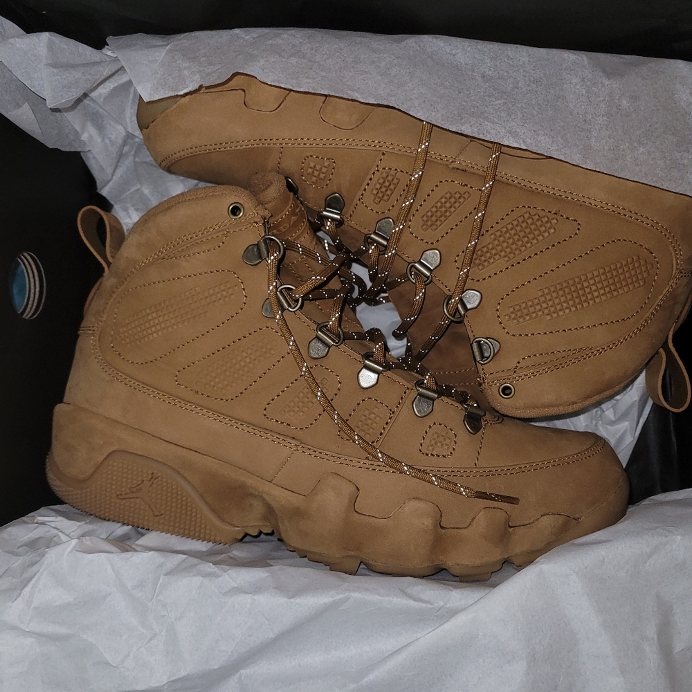 AIR JORDAN 9 RETRO BOOT SIZE 10